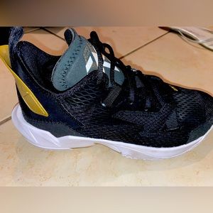 8 women and 7Y in kids new Jordan never used